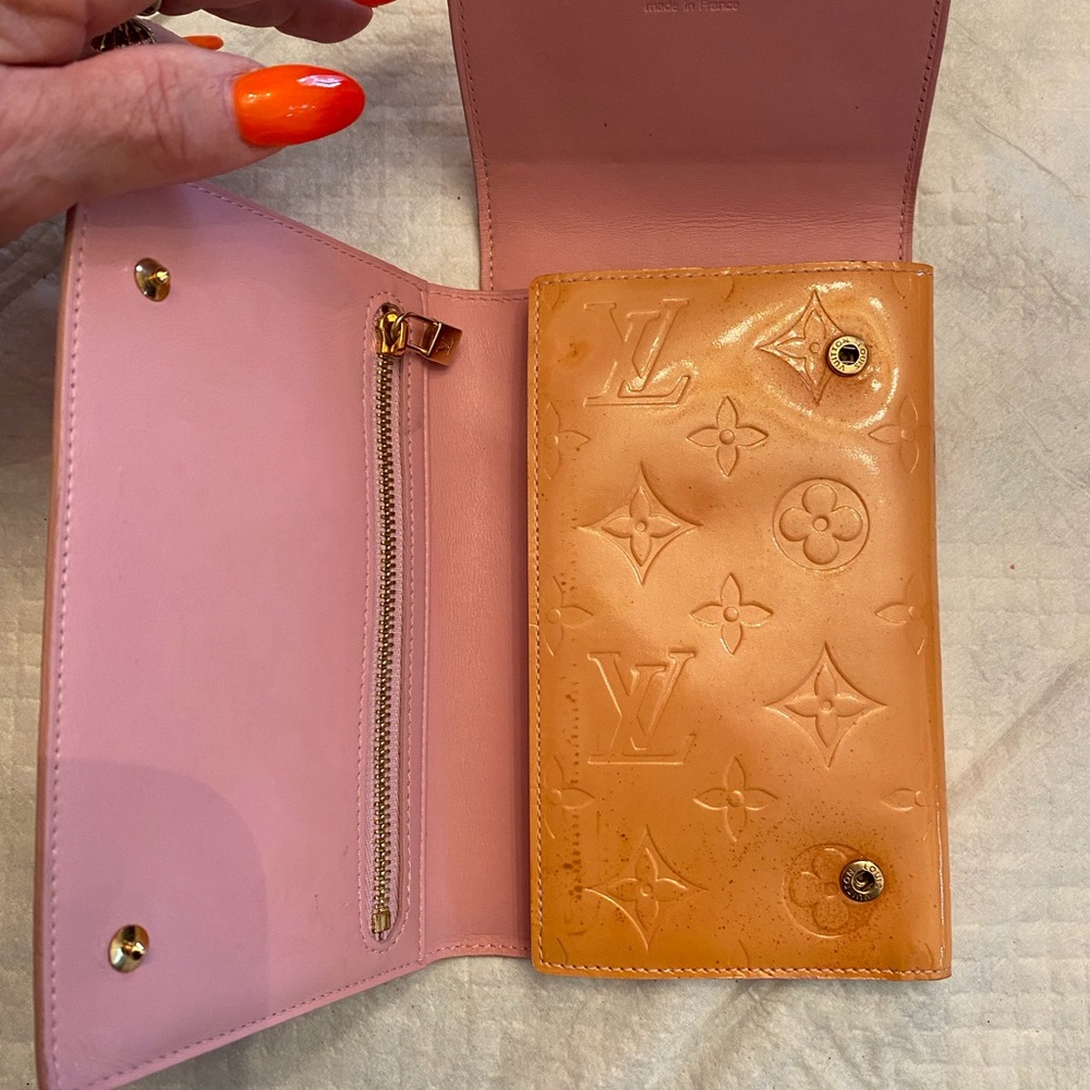 LOUIS VUITTON VERNIS WALKER WALLET/CROSSBODY - Picture 14 of 16